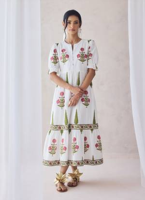 Attractive These Beautiful Looking Readymade Long Midi Dress.These Kurti Fabricated On Cotton.Its Beautified With Designer Printed.