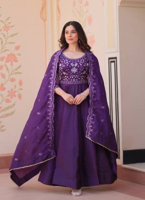Attactive These Beautiful Looking Readymade Long Gown With Dupatta.These Gown And Dupatta Are Gold Crush Fabricated.Its Beautified With Designer Beads Embroidery Work.
