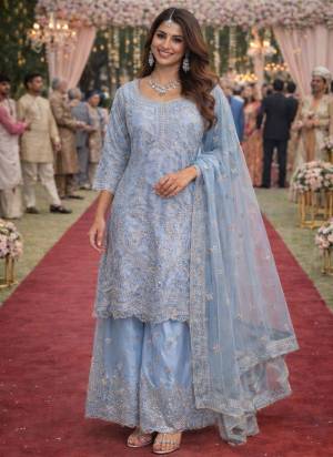  Looking These Party Wear Suit in Fine Colored Pair Plazzo With Dupatta.These Top,Bottom And Dupatta Are Net Fabricated Inner Crepe.Its Beautified With Designer Heavy Zardosi,Mirror Embroidery,Zarkan Diamond Work.