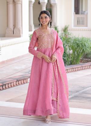 Garb These Beautiful Looking Party Wear Readymade Long Gown With Dupatta.These Gown Are Gold Crush And Dupatta is Fabricated On Gold Crush.Its Beautified With Designer Sequance,Jari Embroidery Work.