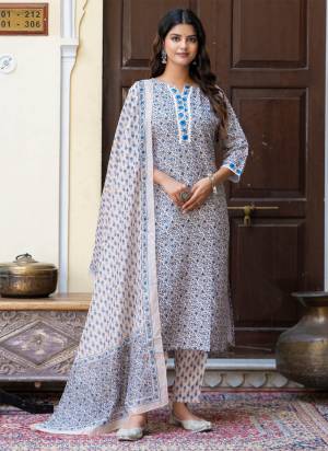 Looking These Beautiful Readymade Suits With Dupatta.These Suit is Fabricated On Top Are Cotton Blend And Bottom Are Cotton Blend And Kota Checks Dupatta .Its Beautified With Designer Floral Printed.