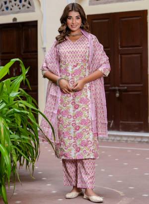 Looking These Beautiful Readymade Suits With Dupatta.These Suit is Fabricated On Top Are Cotton Blend And Bottom Are Cotton Blend And Kota Checks Dupatta .Its Beautified With Designer Floral Printed.