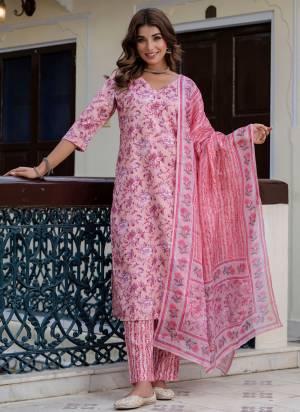 Looking These Beautiful Readymade Suits With Dupatta.These Suit is Fabricated On Top Are Cotton Blend And Bottom Are Cotton Blend And Kota Checks Dupatta .Its Beautified With Designer Floral Printed.