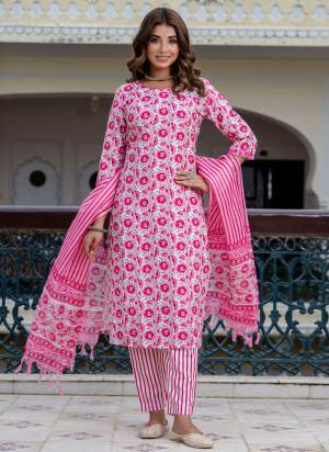 Looking These Beautiful Readymade Suits With Dupatta.These Suit is Fabricated On Top Are Cotton Blend And Bottom Are Cotton Blend And Kota Checks Dupatta .Its Beautified With Designer Floral Printed.