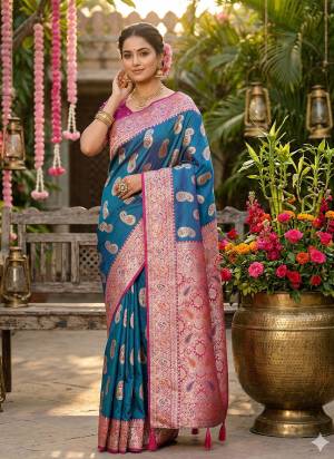 Garb These Fastive And Party Wear Saree in Fine Colored.These Saree And Blouse is Fabricated On Silk Blend.Its Beautified With Heavy Woven Designer.
