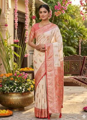 Garb These Fastive And Party Wear Saree in Fine Colored.These Saree And Blouse is Fabricated On Silk Blend.Its Beautified With Heavy Woven Designer.