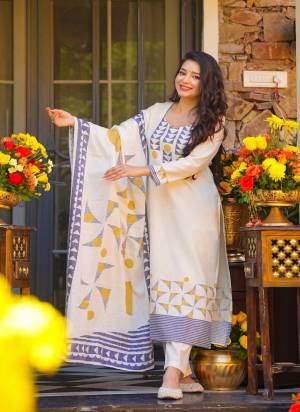 Garb These Suit in Fine Colored Pair With Bottom And Dupatta.These Top Are Muslin And Bottom Are Fabricated On Gadhwal Pair With Muslin Dupatta.Its Beautified With Designer Printed.