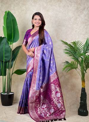 Garb These Party Wear Saree in Fine Colored.These Saree And Blouse is Fabricated On Banarasi Silk.Its Beautified With Weaving Jari Meenakari Jaal Designer.