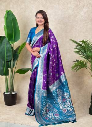Garb These Party Wear Saree in Fine Colored.These Saree And Blouse is Fabricated On Banarasi Silk.Its Beautified With Weaving Jari Meenakari Jaal Designer.