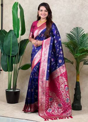 Garb These Party Wear Saree in Fine Colored.These Saree And Blouse is Fabricated On Banarasi Silk.Its Beautified With Weaving Jari Meenakari Jaal Designer.