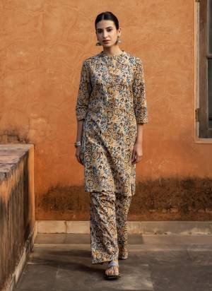 Attrective These Beautiful Looking Readymade Top With Bottom.These Top And Bottom Fabricated On Cotton.Its Beautified With Designer Printed.