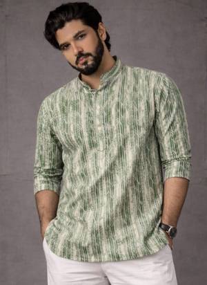 For A festive Wear,Grab These Readymade Short Kurta in Fine Colored.These Kurta is Fabricated On Linen With Designer Printed.Buy Now.