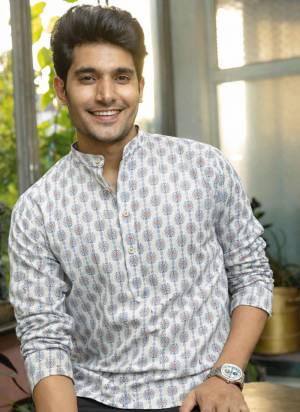 For A festive Wear,Grab These Readymade Short Kurta in Fine Colored.These Kurta is Fabricated On Linen With Designer Printed.Buy Now.