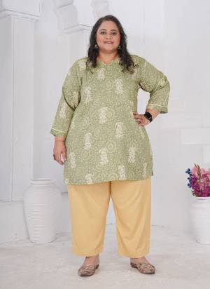 Attrective These Beautiful Looking Readymade Big Size Shot Kurti.These Kurti is Fabricated On Rayon Slub.Its Beautified With Designer Printed.