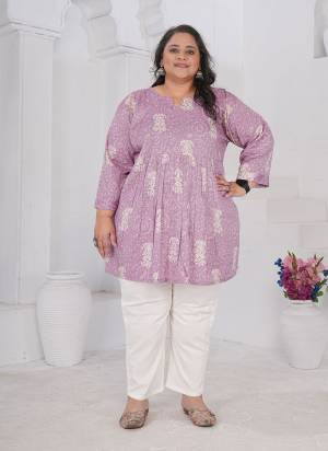 Attrective These Beautiful Looking Readymade Big Size Shot Kurti.These Kurti is Fabricated On Rayon Slub.Its Beautified With Designer Printed.