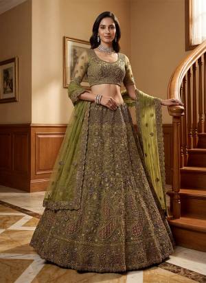 For A Fancy Designer Look,Grab These Lehenga Choli With Dupatta in Fine Colored.These Lehenga And Choli Are Net And Dupatta Are Fabricated On Net Pair.Its Beautified With Fancy Chapat Jari,Sequance,Multy Thread,Dori Embroidery,Zircon Diamond Work. 