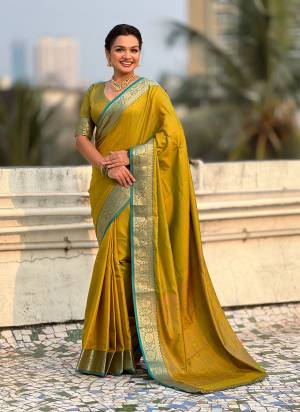 Garb These Party Wear Saree in Fine Colored.These Saree And Blouse is Fabricated On Soft Silk.Its Beautified With Weaving Bandhani Designer.