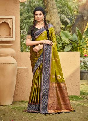 Looking These Fastive And Party Wear Saree in Fine Colored.These Saree And Blouse is Fabricated On Soft Silk.Its Beautified With Woven Jacquard Designer.