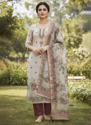 Attractive These Suit in Fine Colored Pair With Bottom And Dupatta.These Top Are Lilen Cotton And Dupatta Are Fabricated On Lilen Cotton Pair With Rayon Bottom.Its Beautified With Designer Printed, Hand Work.