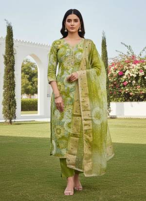 Garb These Suit in Fine Colored Pair With Bottom And Dupatta.These Top Are Modal Silk And Dupatta Are Fabricated On Organza Jacquard Pair With Rayon Bottom.Its Beautified With Designer Printed, Hand Work.