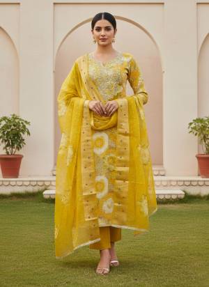 Garb These Suit in Fine Colored Pair With Bottom And Dupatta.These Top Are Modal Silk And Dupatta Are Fabricated On Organza Jacquard Pair With Rayon Bottom.Its Beautified With Designer Printed, Hand Work.