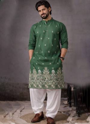 For A Festive And Party Wear,Attractive These Readymade Kurta With Payjama in Fine Colored.These Kurta is Fabricated On Silk And Art Silk Bottom With Designer Embroidery Work.Buy Now.
