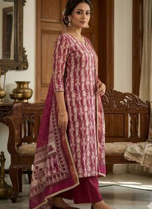 Attractive These Suit in Fine Colored Pair With Bottom And Dupatta.These Top Are Lilen Cotton And Dupatta Are Fabricated On Lilen Cotton Pair With Rayon Bottom.Its Beautified With Designer Printed, Hand Work.