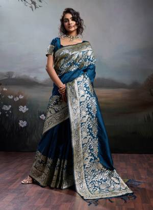 Attractive These Fastive And Party Wear Saree in Fine Colored.These Saree And Blouse is Fabricated On Silk Blend.Its Beautified With Woven Jacquard Jari Designer.