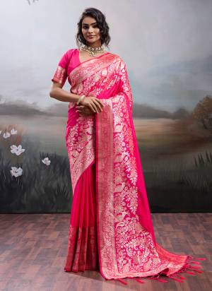 Attractive These Fastive And Party Wear Saree in Fine Colored.These Saree And Blouse is Fabricated On Silk Blend.Its Beautified With Woven Jacquard Jari Designer.