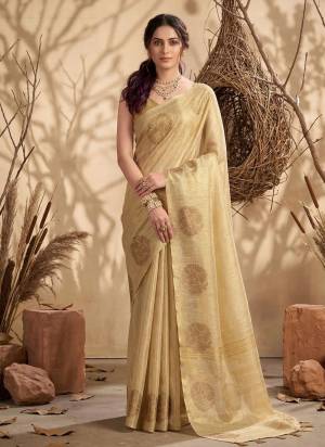 Attractive These Fastive And Party Wear Saree in Fine Colored.These Saree And Blouse is Fabricated On Tissue Silk.Its Beautified With Woven Jacquard Jari Designer.