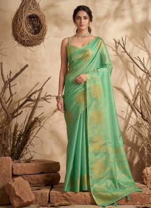 Attractive These Fastive And Party Wear Saree in Fine Colored.These Saree And Blouse is Fabricated On Tissue Silk.Its Beautified With Woven Jacquard Jari Designer.