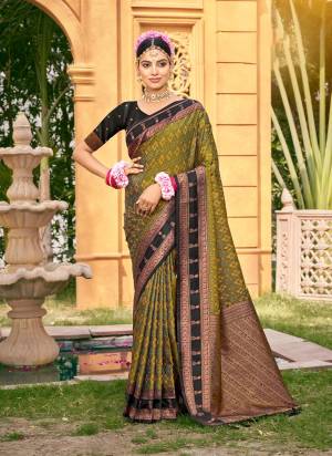 Looking These Fastive And Party Wear Saree in Fine Colored.These Saree And Blouse is Fabricated On Soft Silk.Its Beautified With Woven Jacquard Designer.