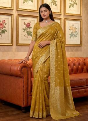 Attractive These Fastive And Party Wear Saree in Fine Colored.These Saree And Blouse is Fabricated On Tissue Silk.Its Beautified With Woven Jacquard Jari Designer.