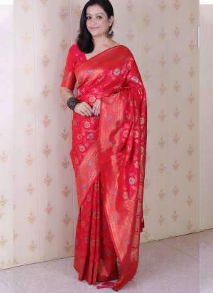 Garb These Party Wear Saree in Fine Colored.These Saree And Blouse is Fabricated On Banarasi Silk.Its Beautified With Weaving Jari,Meenakari Jaal Designer.