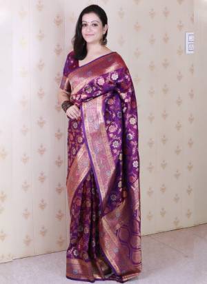 Garb These Party Wear Saree in Fine Colored.These Saree And Blouse is Fabricated On Banarasi Silk.Its Beautified With Weaving Jari,Meenakari Jaal Designer.