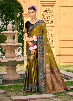 Looking These Fastive And Party Wear Saree in Fine Colored.These Saree And Blouse is Fabricated On Soft Silk.Its Beautified With Woven Jacquard Designer.