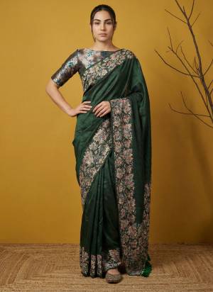 Attractive These Party Wear Fancy Saree in Fine Colored.These Saree And Blouse is Fabricated On Soft Silk.Its Beautified With Woven Pallu Border Designer, Floral Printed.