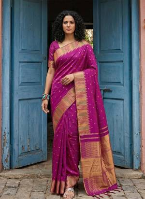 Looking These Fastive And Party Wear Saree in Fine Colored.These Saree And Blouse is Fabricated On Silk Blend.Its Beautified With Woven Designer.
