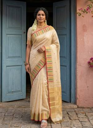 Looking These Fastive And Party Wear Saree in Fine Colored.These Saree And Blouse is Fabricated On Silk Blend.Its Beautified With Woven Designer.