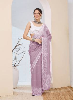 Looking These Party Wear Ready To Wear Saree in Fine Colored.These Saree Are Chiffon And Blouse is Chiffon Fabricated.Its Beautified With Designer Digital Printed.