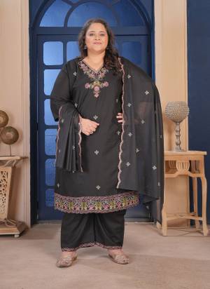 Garb These Beautiful Looking Readymade Plus Size Suits.These Top And Bottom Are Cotton And Dupatta Are Cotton Fabricated.Its Beautified With Disigner Embroidery Work.