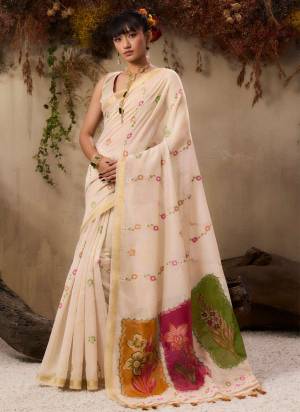 Garb These Festive Wear Saree in Fine Colored.These Saree And Blouse is Fabricated On Muga Cotton.Its Beautified With Multy Thread Weaving Designer.