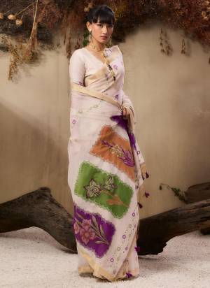 Garb These Festive Wear Saree in Fine Colored.These Saree And Blouse is Fabricated On Muga Cotton.Its Beautified With Multy Thread Weaving Designer.