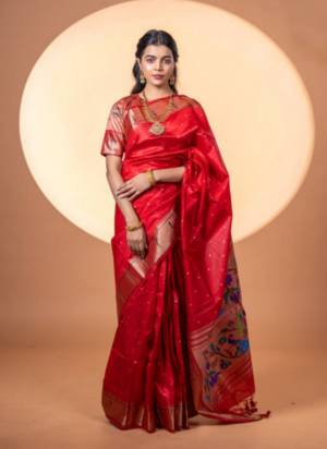Looking These Festive Wear Saree in Fine Colored.These Saree And Blouse is Fabricated On Khadi Raw Silk.Its Beautified With Woven Meenakari Paithani Pallu Designer.