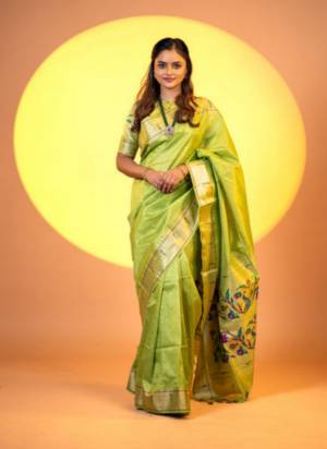 Looking These Festive Wear Saree in Fine Colored.These Saree And Blouse is Fabricated On Khadi Raw Silk.Its Beautified With Woven Meenakari Paithani Pallu Designer.