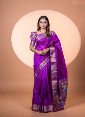 Looking These Festive Wear Saree in Fine Colored.These Saree And Blouse is Fabricated On Khadi Raw Silk.Its Beautified With Woven Meenakari Paithani Pallu Designer.