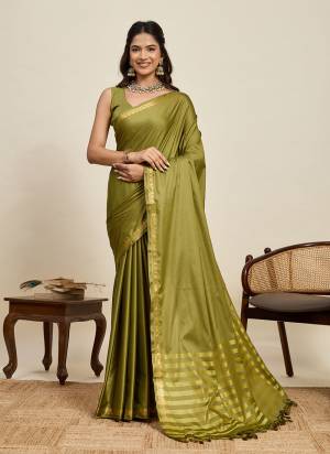 Garb This Party Wear Saree Paired With Blouse.This Saree And Blouse Are Soft Silk Fabric With Woven Jari Pallu Border Gala Designer. Buy This Pretty Saree Now.