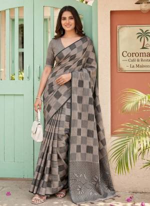 Buy These Pretty Colored Linen Cotton Fabricated Saree.