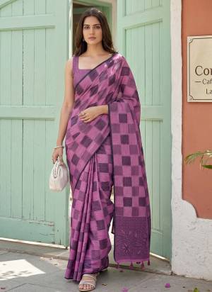 Buy These Pretty Colored Linen Cotton Fabricated Saree.