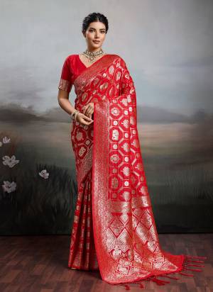 Buy These Pretty Colored Silk Fabricated Saree.